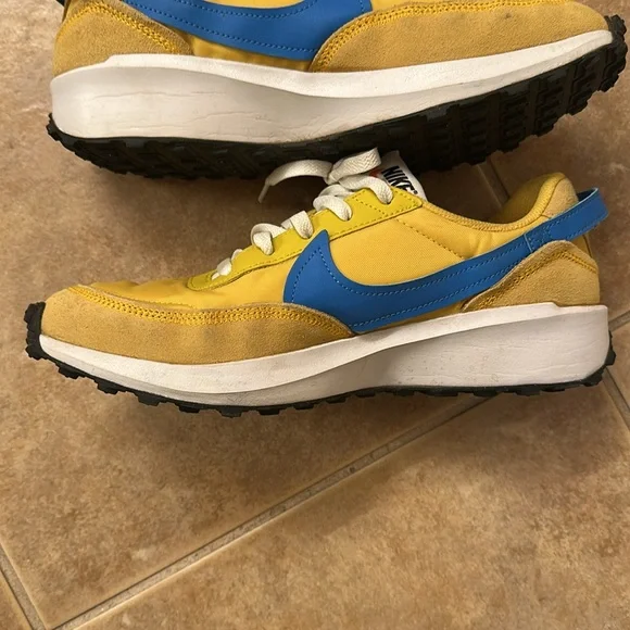 Nike Women’s Waffle Debut sneaker size 10 - Picture 4 of 5